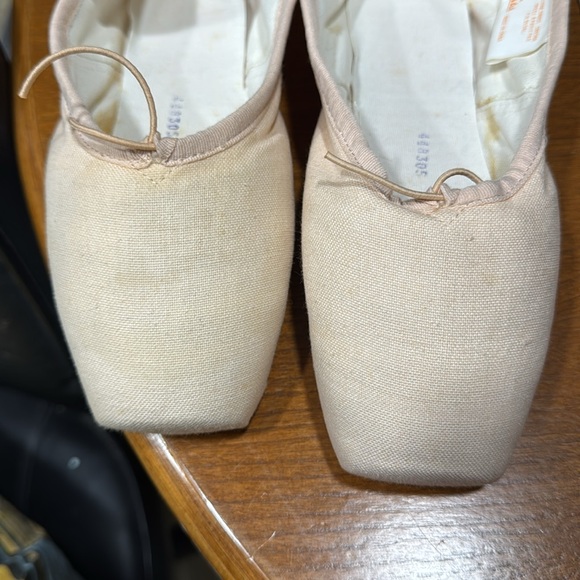 Sansha pointe shoes 11 M - Picture 3 of 3